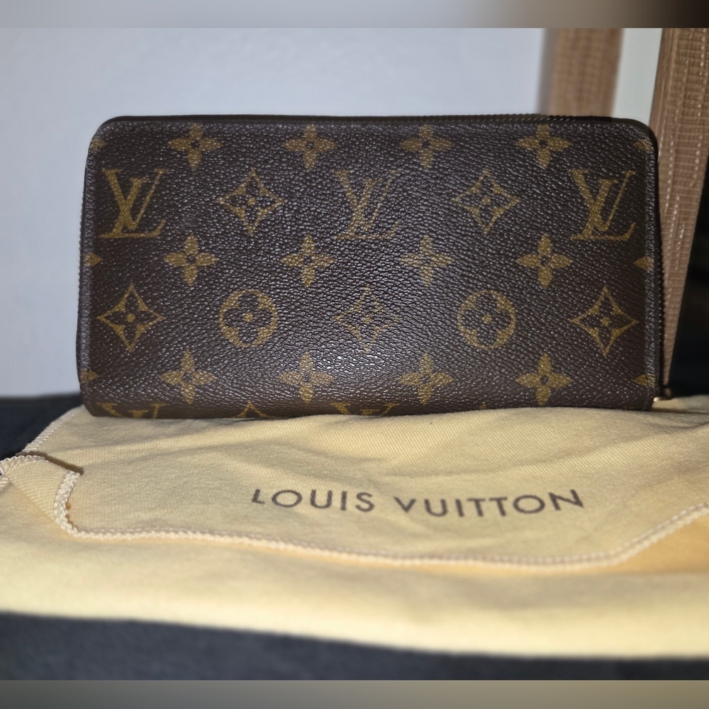 Louis Vuitton Zippy  Monogram Wallet